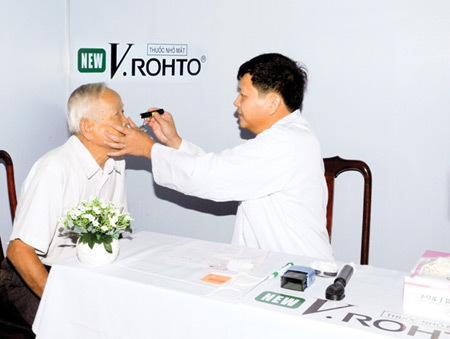 “Chăm sóc mắt cộng đồng”: 8 năm đồng hành dân nghèo VN
