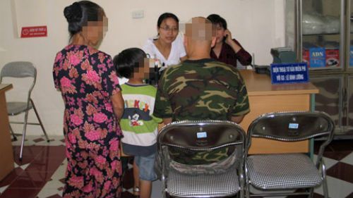 Người vợ trẻ van xin thay đổi kết quả xét nghiệm ADN