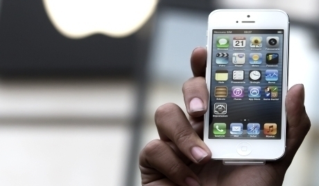 Nghe iPhone đang sạc, thanh niên Thái Lan tử vong