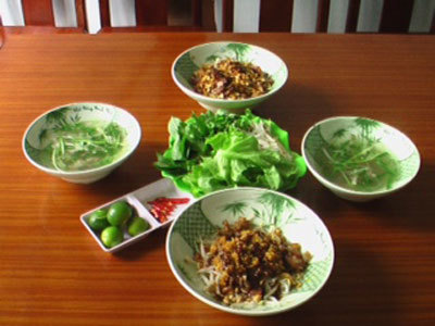Đặc sản bánh hỏi, phở hai tô tại nhà hàng Minh Thư