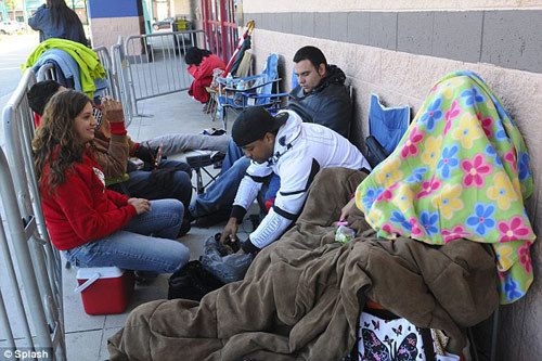 Bỏ dở Lễ Tạ ơn để xếp hàng mua đồ giảm giá