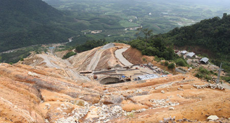 Phá rừng làm thủy điện, mất mạng tại lũ trời