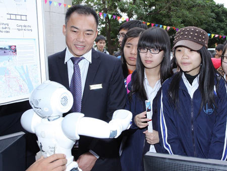 ĐHQG Hà Nội 'bắt tay' với doanh nghiệp làm khoa học