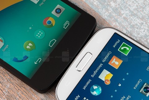 Galaxy S4 và Nexus 5: Kẻ tám lạng, người nửa cân
