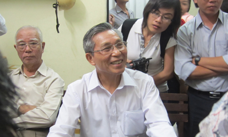 Nguyên hiệu trưởng ĐH Hùng Vương kiện UBND TP.HCM ra Tòa