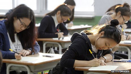 Cần điểm số cao hay hạnh phúc trẻ thơ?