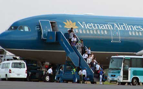 Nghỉ Tết sớm: Vé máy bay, tàu xe còn căng thẳng?