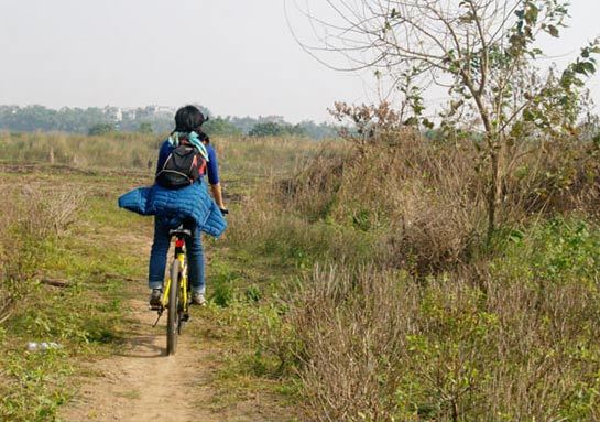Con gái không bạo dạn, làm sao dám 