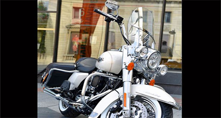 Rao bán xe máy và… vợ