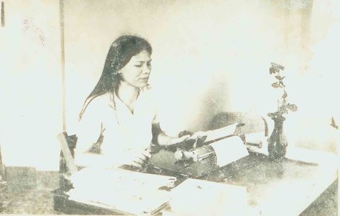 Người sau chân sóng