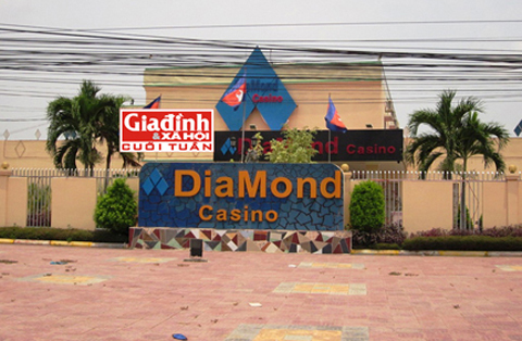 Nữ sinh 9x bỏ học vượt biên chơi casino