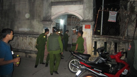 Hơn 100 công an và dân phòng giải cứu 4 con tin