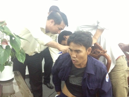 Người bán dạo bị đánh đã có luật sư bảo vệ