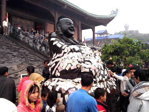 Không để lễ hội biến tướng thành phản cảm