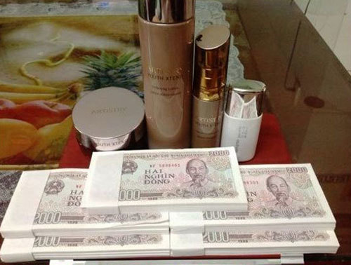 Đổi tiền lẻ, tiền mới: Né sân chùa, tấp nập chợ online