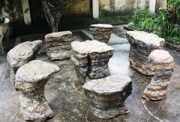 Ngắm bộ bàn ghế ‘độc lạ’ hàng nghìn năm tuổi