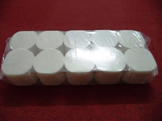 Thưởng Tết bằng 10 bịch giấy vệ sinh