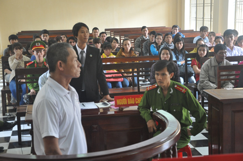 Đánh chết vợ cũ vì tội uống rượu nhà hàng xóm