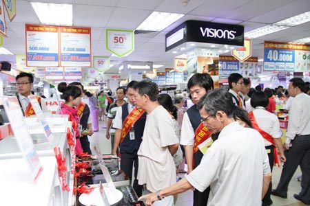 Cầm thẻ quốc tế mua sắm rẻ hơn tại Nguyễn Kim