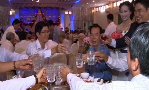 Đám cưới con trai Bí thư Tỉnh ủy không bia rượu