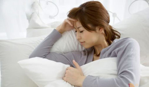 Vợ nâng ngực, chồng bỏ không thương tiếc