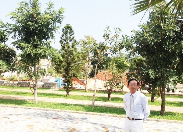 Đại gia Lê Ân trồng vườn rau, quả sạch cho vợ trẻ ăn riêng