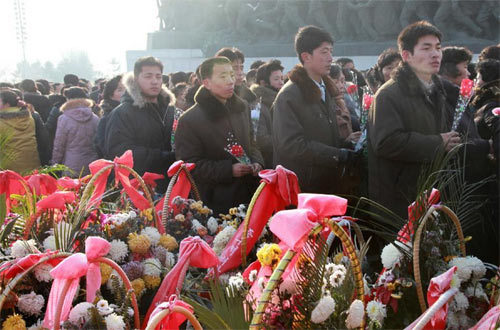 Dân Triều Tiên nườm nượp đi tưởng nhớ Kim Jong-il