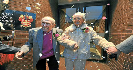 Trúng sét ái tình, kết hôn ở tuổi cập kề 100