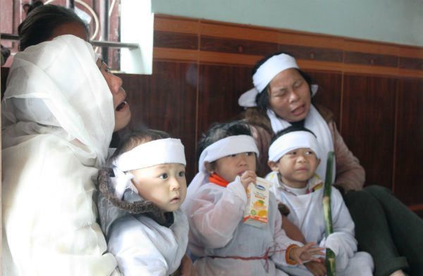 Chùm ảnh: Chết lặng nỗi đau nơi xóm chài