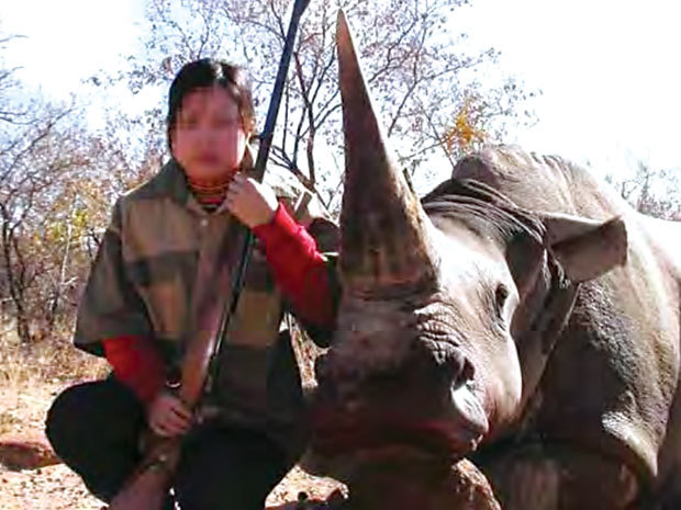 'Cò' sừng tê giác và kỹ nghệ lừa dân giàu lắm bệnh