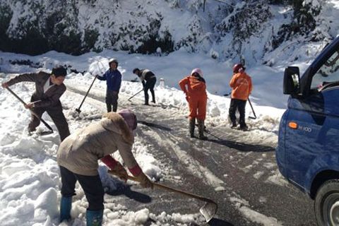 Lần đầu phá băng thông đèo Ô Quý Hồ