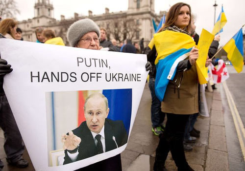 Ukraine trước 'gậy và cà rốt' Nga