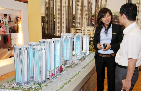 Cầu khách ngoại: Mở cửa nhưng chưa ai vào