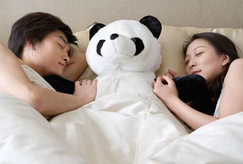 Bóc mẽ 4 chiêu của đàn ông khi gạ gẫm vợ 