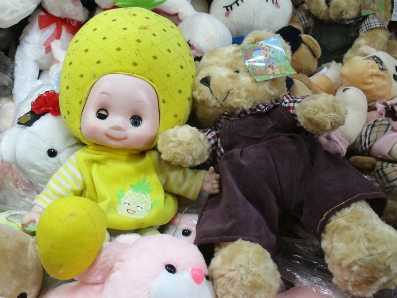 Búp bê cực độc: Châu Âu thu hồi, Việt Nam bán tràn lan