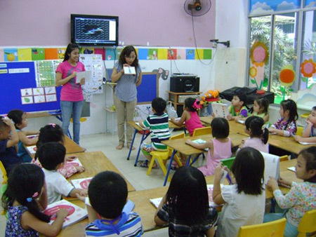 Bảo mẫu rỉ tai nhau chiêu trò trị trẻ