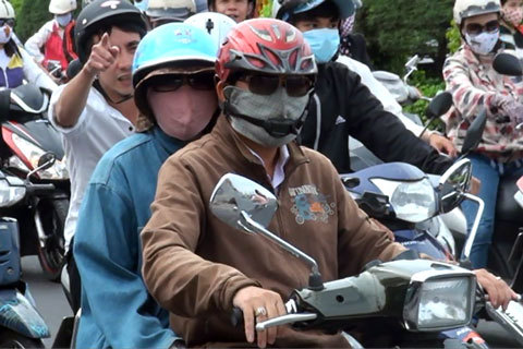 Người Sài Gòn xuống phố dưới tiết trời se lạnh