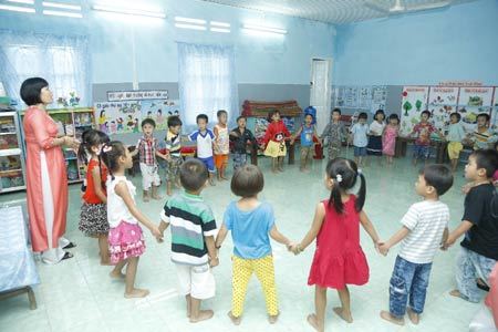 Hỗ trợ người dân miền Trung ứng phó thiên tai