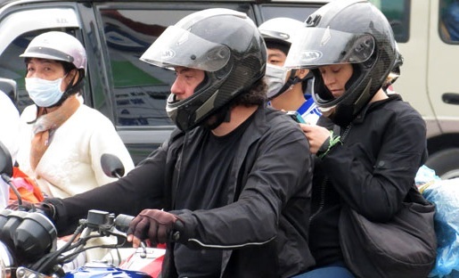 Gió lạnh, người Cần Thơ xuống phố trong áo ấm