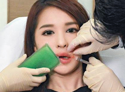 Cận cảnh một ca bơm môi làm đẹp
