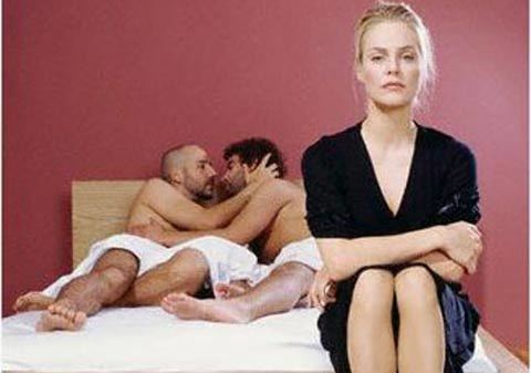 Chồng ngoại tình với... trai