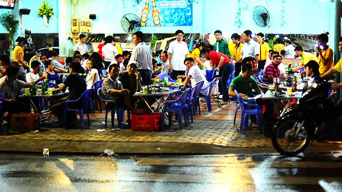 Bi hài chuyện trinh sát mật phục bắt 'nữ quái' đồng tính đêm Noel