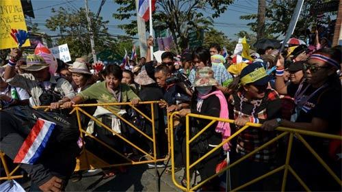 Biểu tình Thái không ngăn nổi các ứng viên đăng ký tranh cử