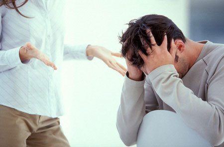 Có nên lấy đàn ông ngửa tay xin tiền phụ nữ?