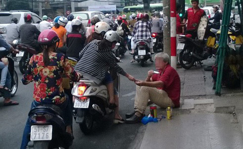 Ăn xin kiểu Tây giữa trung tâm Sài Gòn