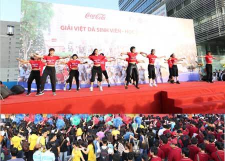 Hai vạn sinh viên TP.HCM khuấy động với Zumba