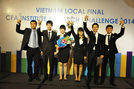 ĐH Ngoại thương vô địch cuộc thi phân tích đầu tư 2013