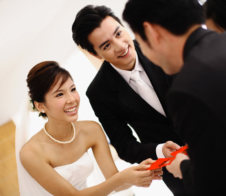 Tái mặt vì 1 tháng nhận được 15 tấm thiệp cưới