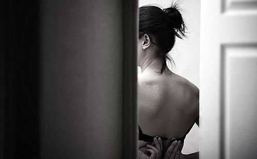 2 năm tù vì quay lén đồng nghiệp trong nhà vệ sinh
