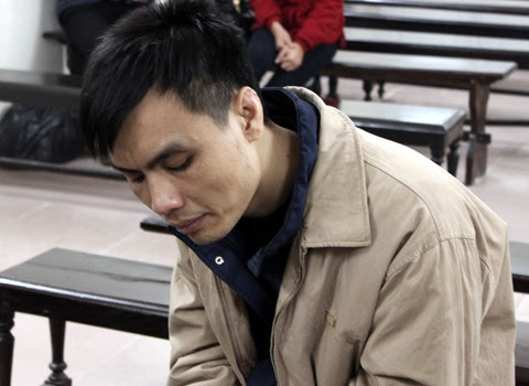 Tên trộm nổ súng khi bị công an xã phát hiện